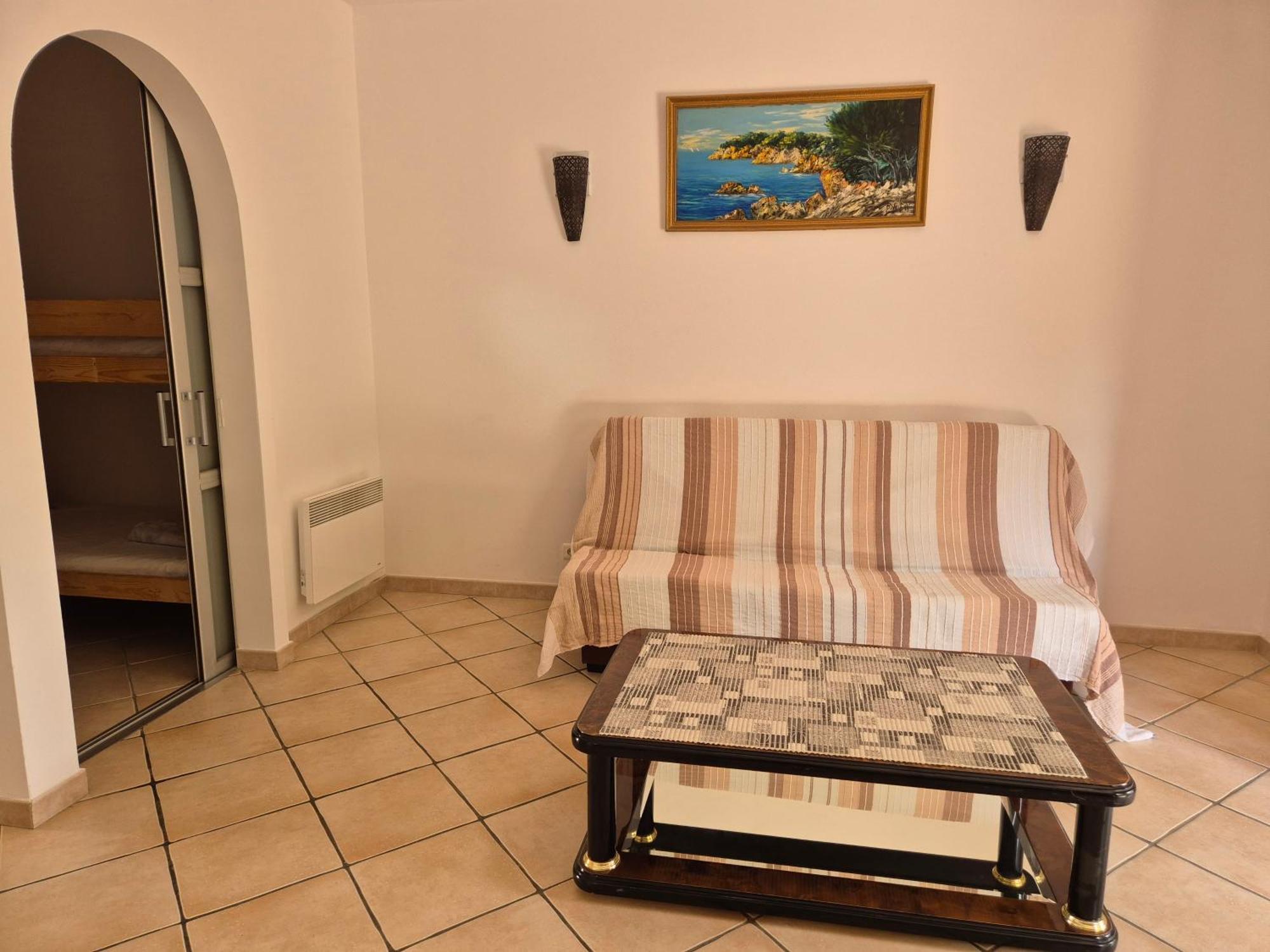 Joli Appartement Climatise Avec Terrasse A Moin 10 Minutes A Pieds De La Plage Calvi  Exterior foto